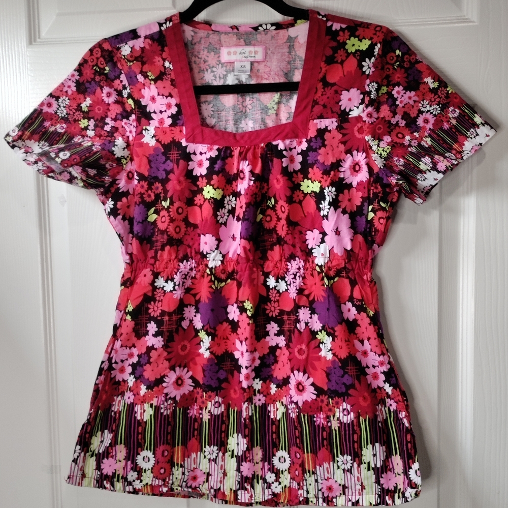 Koi by Kathy Peterson floral scrub top size XS